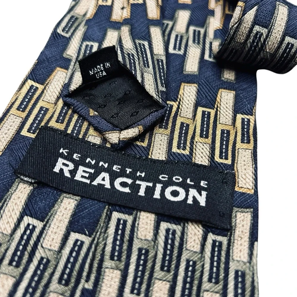 Kenneth Cole Reaction Silk Necktie Navy Blue Geometric USA Made 4x58 Mens Tie